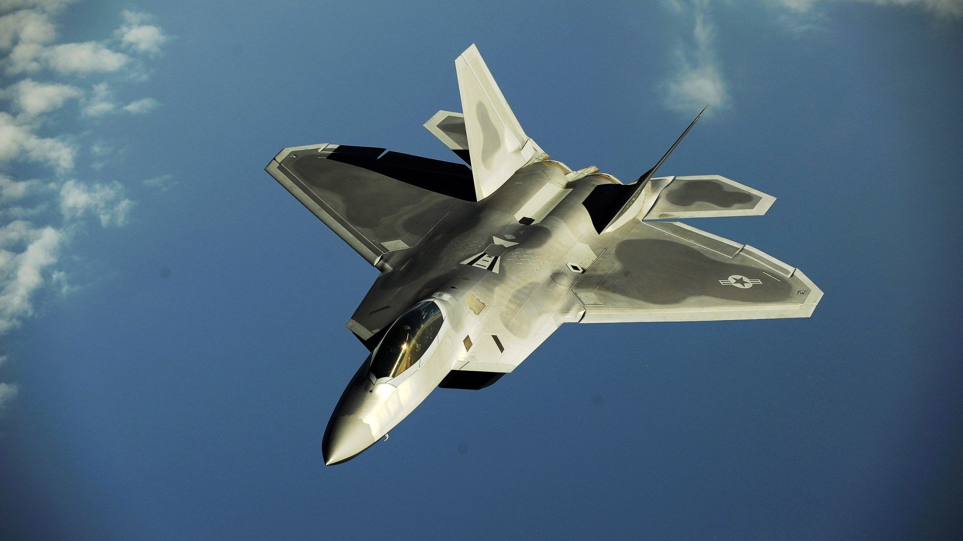 中国足球联赛打造高频赛后球迷访谈节目,记者采访中国足球球迷